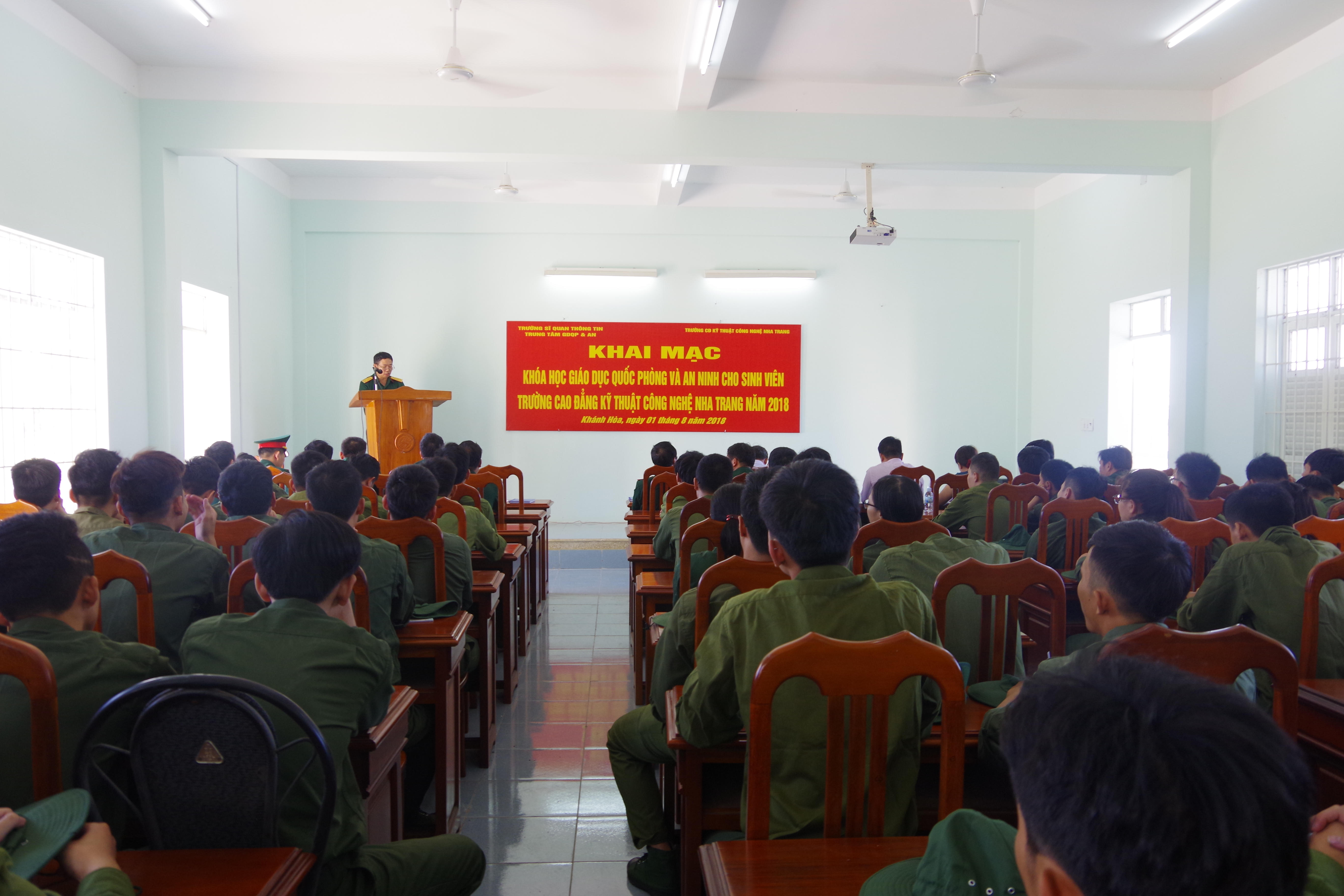 Khai mạc lớp giáo dục quốc phòng và an ninh cho sinh viên Trường Cao đẳng Kỹ thuật Công nghệ Nha Trang
