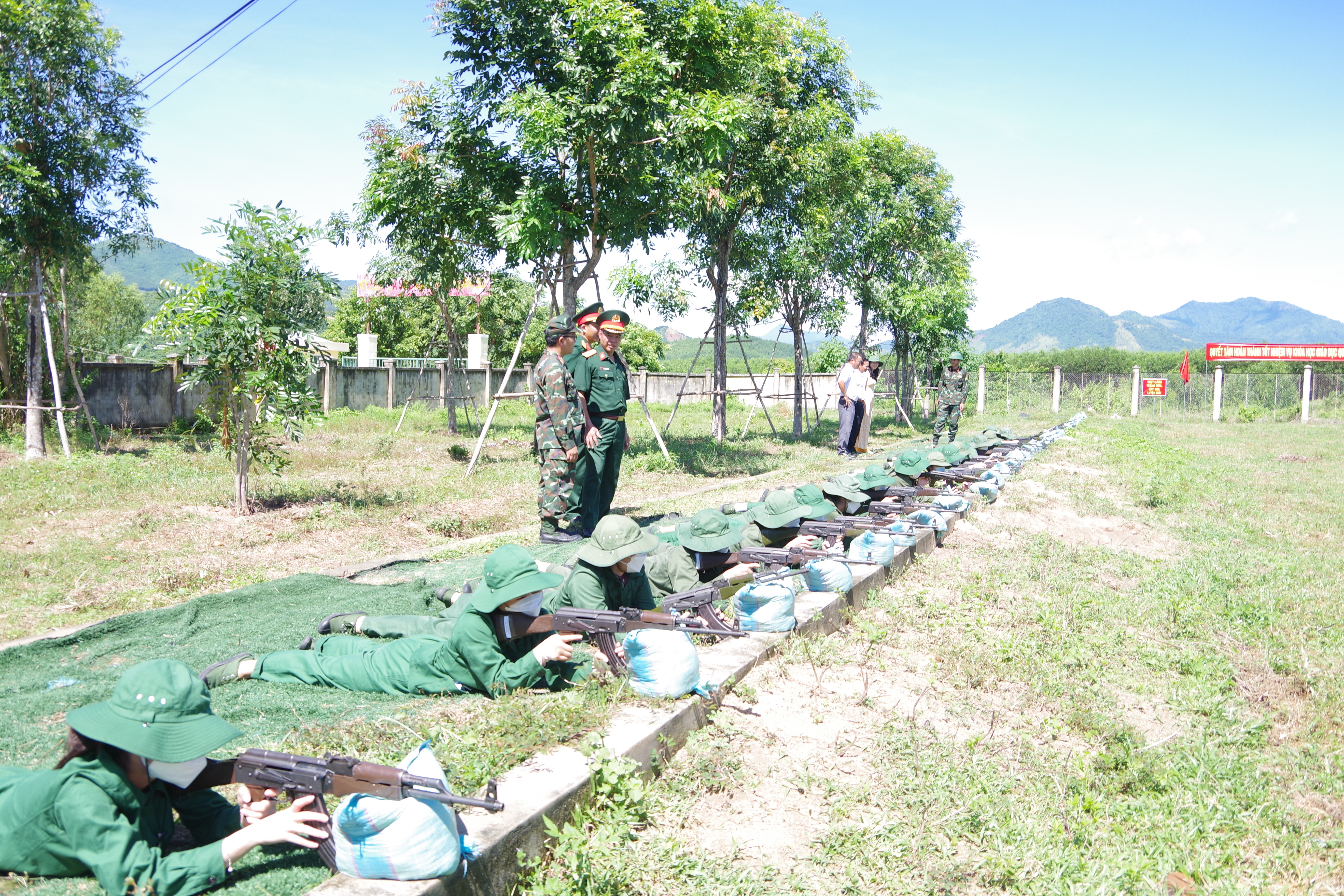 Trường Sĩ quan Thông tin kiểm tra huấn luyện tại Trung tâm Giáo dục Quốc phòng và an ninh