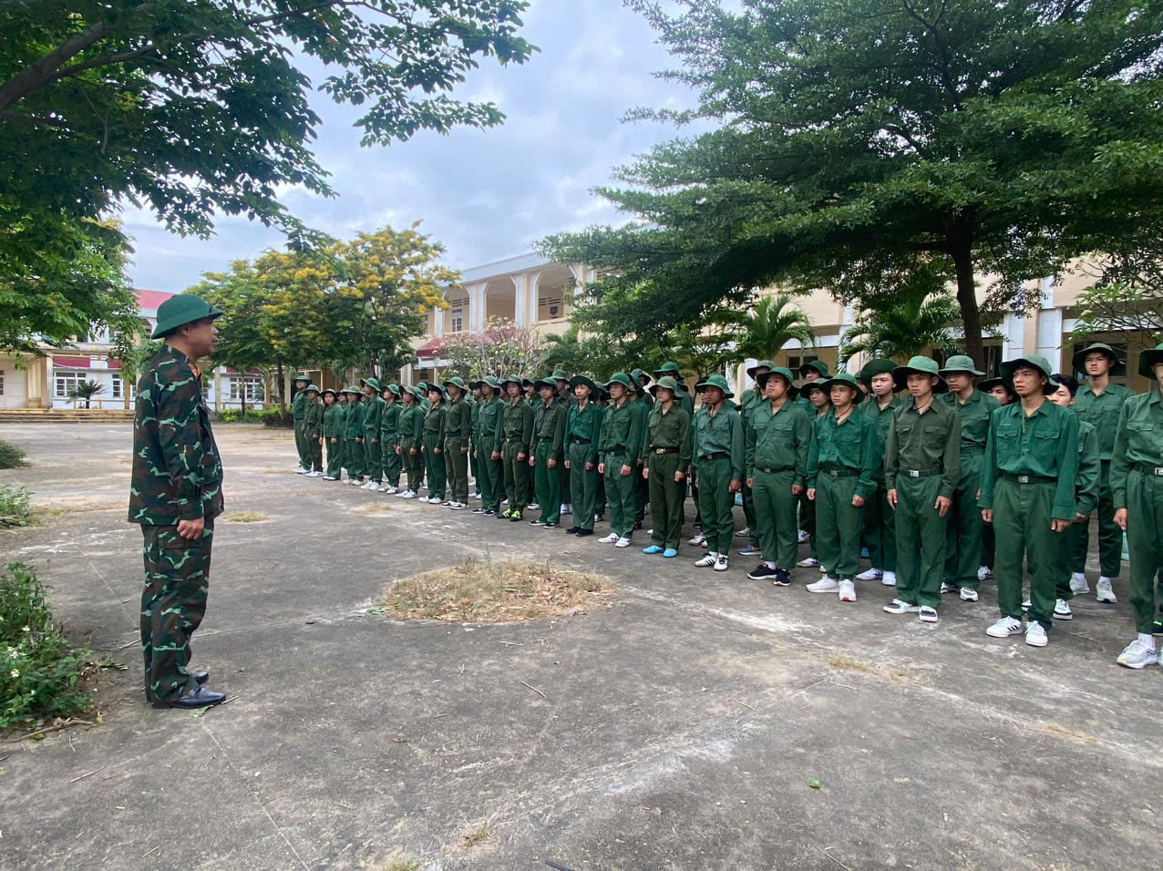 Trung tâm GDQP&AN huấn luyện môn học GDQP&AN cho học sinh Trường Cao đẳng Nghề Phú Yên và Trường Cao đẳng Y tế Phú Yên