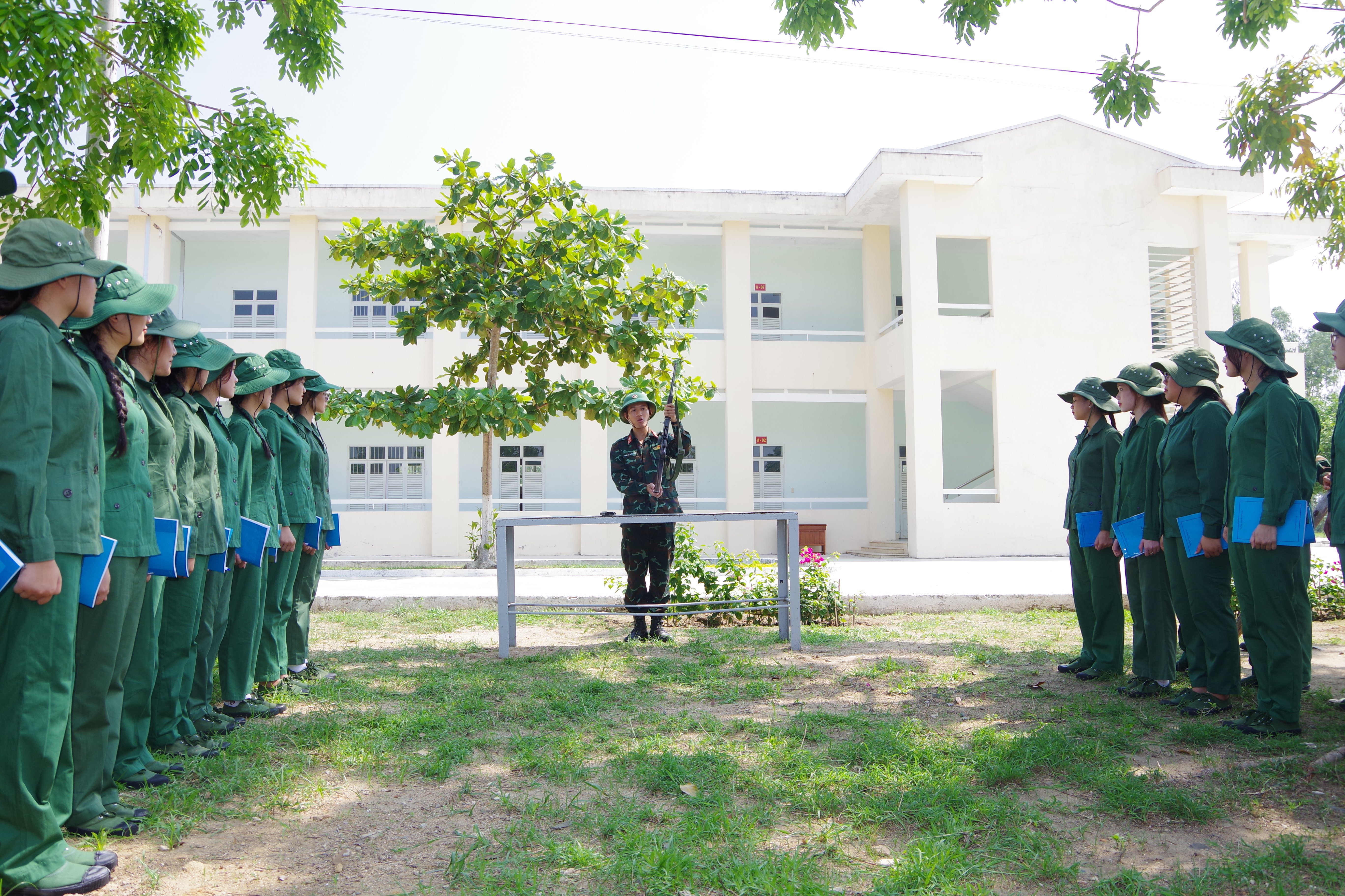 LỊCH HUẤN LUYỆN GIÁO DỤC QUỐC PHÒNG VÀ AN NINH CHO SINH VIÊN  TRƯỜNG CAO ĐẲNG DU LỊCH NHA TRANG NĂM HỌC 2023-2024 (Lớp 7-lớp12)
