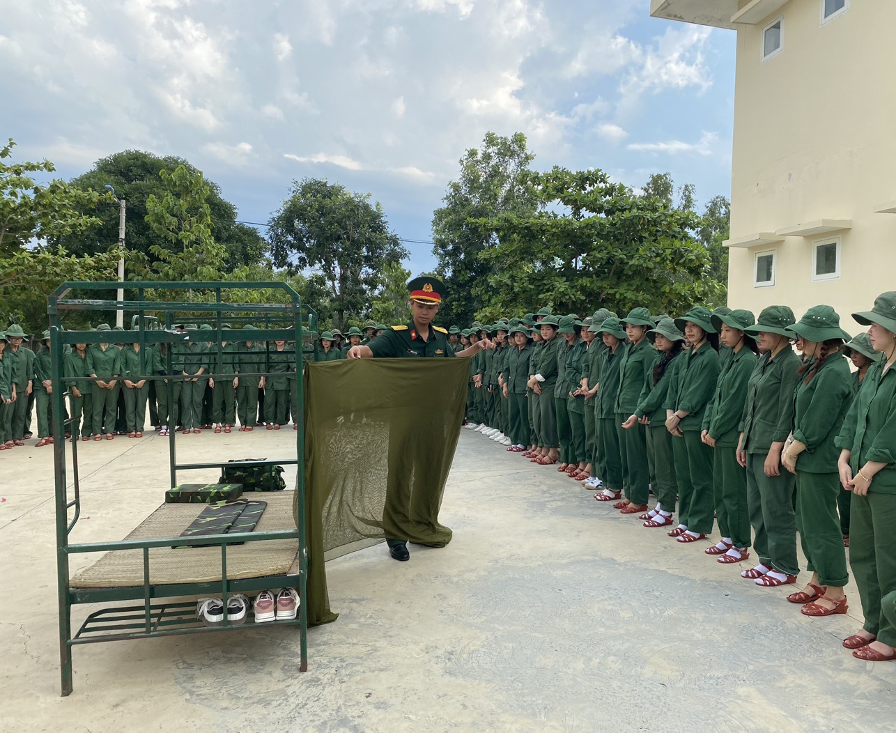 LỊCH HUẤN LUYỆN GIÁO DỤC QUỐC PHÒNG VÀ AN NINH CHO SINH VIÊN  TRƯỜNG CAO ĐẲNG DU LỊCH NHA TRANG NĂM HỌC 2023-2024 (Lớp 1-lớp6)